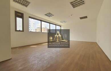 Imagem: O depósito possui 1 Vaga na garagem, 33m² de Área e está