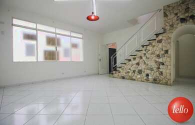 Imagem: O depósito possui 5 Vagas na garagem, 330m² de Área, Imóvel