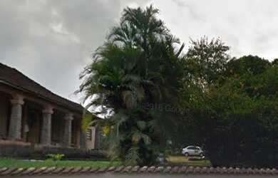 Imagem: A casa possui 4 Dormitórios, 2 Banheiros, 2 Vagas na garagem