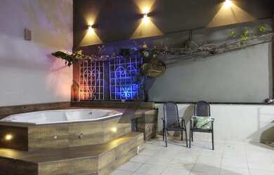 Imagem: A casa possui 3 Dormitórios, 3 Banheiros, 3 Vagas na garagem