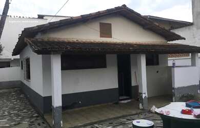 Imagem: A casa possui 3 Dormitórios, 3 Banheiros, 3 Vagas na garagem