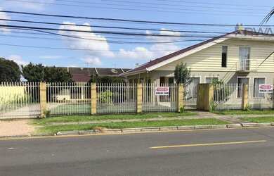 Imagem: A casa possui 4 Dormitórios, 4 Banheiros, 3 Vagas na garagem