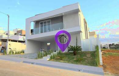 Imagem: A casa em condomínio possui 4 Dormitórios, 5 Banheiros, 4