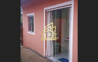 Imagem: A casa possui 1 Dormitório, 1 Banheiro, 1 Vaga na garagem