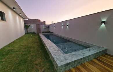 Imagem: A casa em condomínio possui 3 Dormitórios, 3 Banheiros, 4