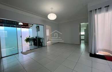 Imagem: A casa possui 4 Dormitórios, 5 Banheiros, 5 Vagas na garagem