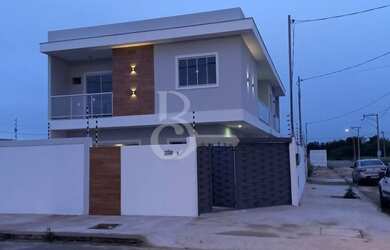 Imagem: A casa possui 3 Dormitórios, 2 Banheiros, 2 Vagas na garagem