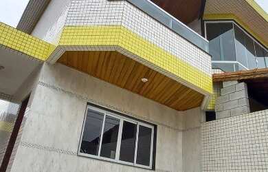 Imagem: A casa possui 3 Dormitórios, 4 Banheiros, 2 Vagas na garagem