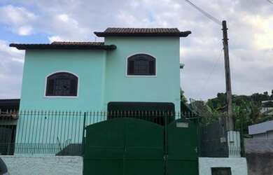 Imagem: A casa possui 2 Dormitórios, 1 Banheiro, 1 Vaga na garagem