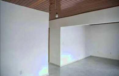 Imagem: A casa possui 2 Dormitórios, 2 Banheiros, 1 Vaga na garagem