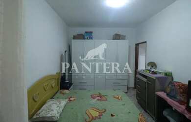 Imagem: A casa possui 1 Dormitório, 1 Banheiro, 1 Vaga na garagem