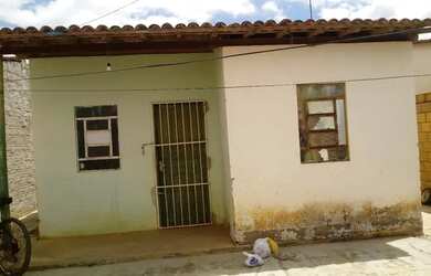 Imagem: A casa possui 2 Dormitórios, 1 Banheiro, 1 Vaga na garagem