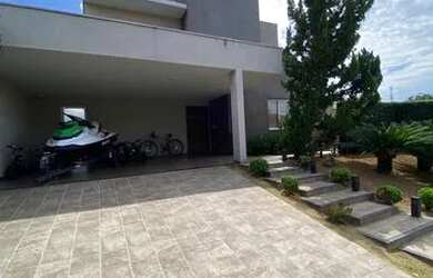 Imagem: A casa em condomínio possui 3 Dormitórios, 4 Banheiros, 4