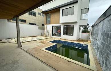 Imagem 2: Casa vista de vitória. 500m² de Área, 3 Vagas na garageme5 Dormitórios