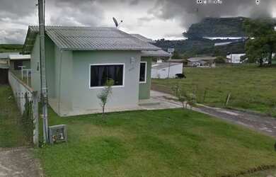 Imagem: A casa possui 2 Dormitórios, 1 Banheiro, 4 Vagas na garagem