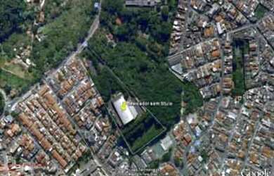 Imagem: O depósito possui 5 Vagas na garagem, 8.000m² de Área e