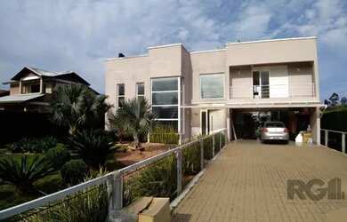 Imagem: A casa em condomínio possui 3 Dormitórios, 3 Banheiros, 3