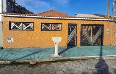 Imagem: A casa possui 2 Dormitórios e está localizado em Glória