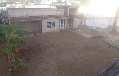 Imagem: A casa possui 4 Dormitórios, 4 Banheiros, 4 Vagas na garagem