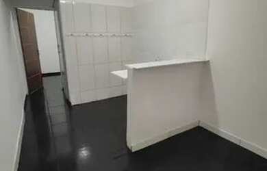 Imagem: A casa possui 1 Dormitório e 1 Banheiro e está localizado