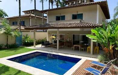 Imagem: A casa em condomínio possui 5 Dormitórios, 5 Banheiros, 3