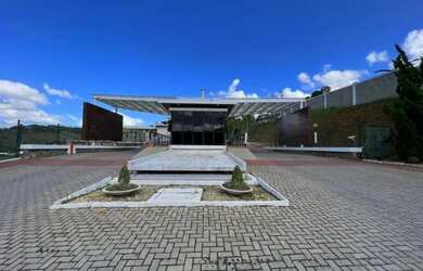 Imagem: O terreno possui 454m² de Área e está localizado em Vina