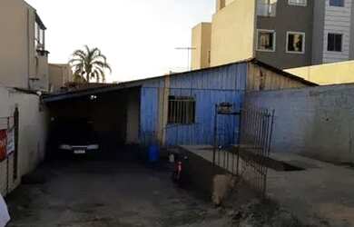 Imagem: A casa possui 1 Dormitório, 1 Banheiro, 4 Vagas na garagem