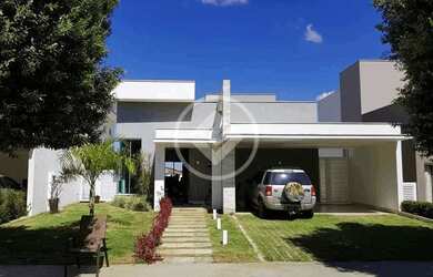 Imagem: A casa em condomínio possui 3 Dormitórios, 1 Banheiro, 2 Vagas