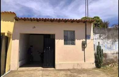 Imagem: A casa possui 2 Dormitórios, 1 Banheiro, 1 Vaga na garagem