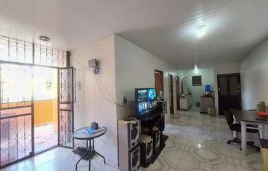 Imagem: A casa possui 3 Dormitórios, 2 Banheiros, 2 Vagas na garagem