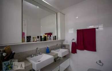 Imagem: A casa em condomínio possui 3 Dormitórios, 4 Banheiros, 2