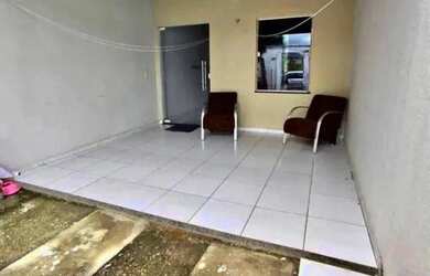 Imagem: A casa possui 2 Dormitórios e está localizado em Glória
