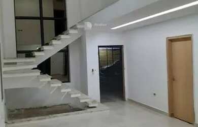 Imagem: A casa possui 3 Banheiros, 2 Vagas na garagem, 212m² de Área