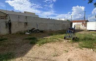 Imagem: O terreno possui 300m² de Área e está localizado em Santa