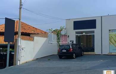 Imagem: O depósito possui 2 Vagas na garagem, 46m² de Área e está