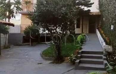 Imagem: A casa possui 3 Dormitórios, 3 Banheiros, 5 Vagas na garagem