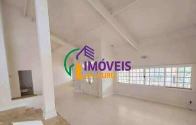 Imagem: A casa possui 4 Dormitórios, 5 Banheiros, 4 Vagas na garagem