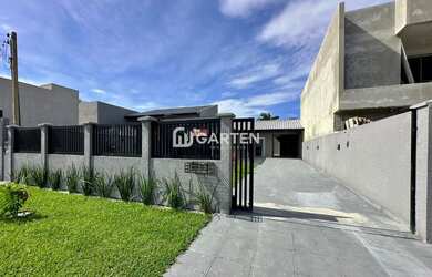 Imagem: A casa possui 2 Dormitórios, 1 Banheiro, 4 Vagas na garagem