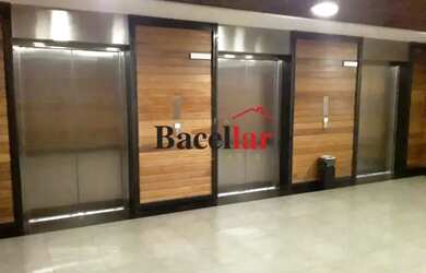 Imagem: O depósito possui 2 Vagas na garagem, 96m² de Área e está