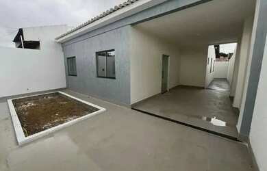 Imagem: A casa e possui 2 Dormitórios, 1 Banheiro, 1 Vaga na garagem