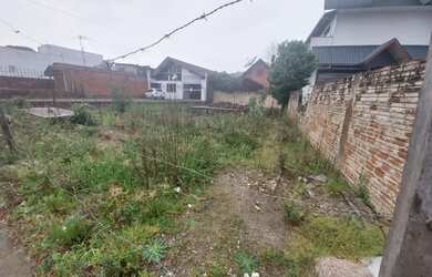 Imagem: O terreno possui 510m² de Área e está localizado em Gramado