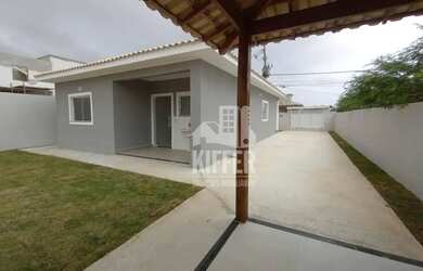 Imagem: A casa possui 3 Dormitórios, 2 Banheiros, 3 Vagas na garagem