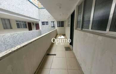 Imagem: O apartamento possui 1 Dormitório, 1 Banheiro, 1 Vaga na garagem