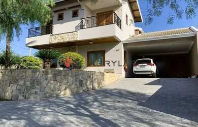 Imagem: A casa em condomínio para alugar possui 3 Dormitórios, 4 Banheiros