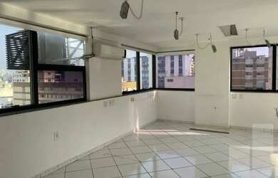 Imagem: O depósito possui 1 Vaga na garagem, 50-0m² de Área e está