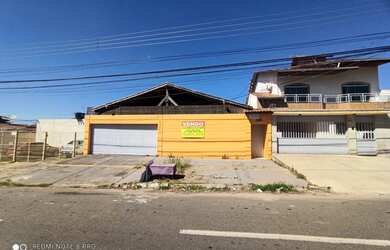 Imagem: A casa possui 3 Dormitórios, 4 Banheiros, 396m² de Área e