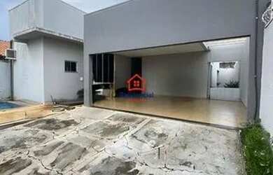 Imagem: A casa possui 3 Dormitórios, 3 Banheiros, 4 Vagas na garagem