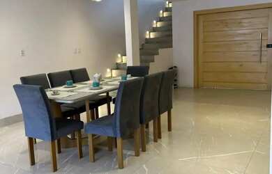 Imagem: A casa possui 3 Dormitórios, 4 Banheiros, 3 Vagas na garagem