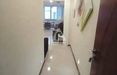 Imagem 3: Apartamento Reformado de 3 quartos, 2 banheiros, 95 m², arejado e silencioso