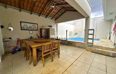 Imagem: A casa possui 3 Dormitórios, 4 Banheiros, 3 Vagas na garagem